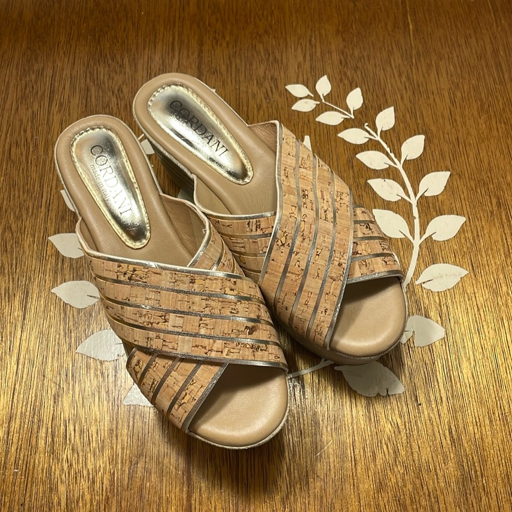 Women's CORDANI cross sandals. Size 40. New